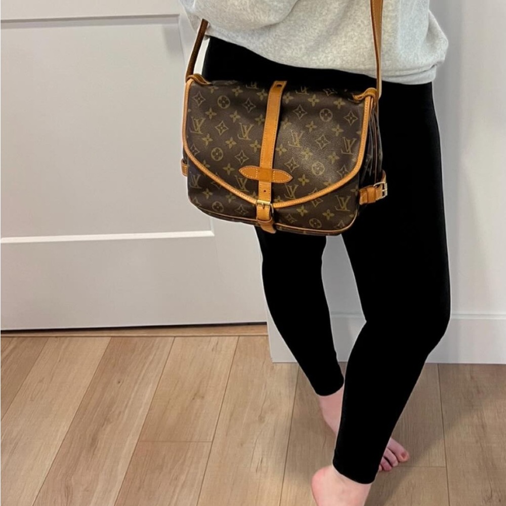Lv Vuitton samura 
85o mint condition never used jt I just bought this